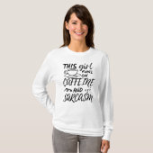 Grappig dat dit meisje op Caffeine en Sarcasm loop T-shirt (Voorkant volledig)
