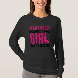 Grappig dat ik als een meisje met Pistool schiet. T-shirt
