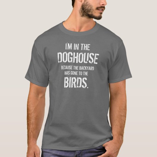 Grappig dat ik in het hondenhok ben vanwege de vog t-shirt (Voorkant)