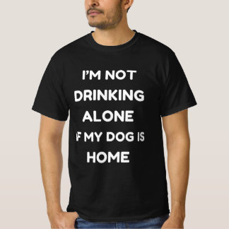 Grappig dat ik niet alleen drink als mijn hond thu t-shirt