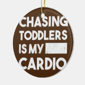 Grappig dat Mam 247 m'n peuters achtervolgt. Keramisch Ornament (Links)