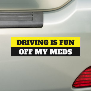 Grappig door mijn medicijnen te rijden bumpersticker