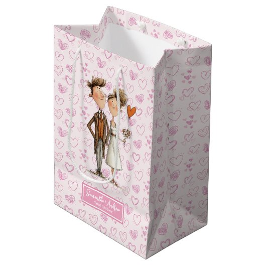 Grappig Eigenzinnig Trouwpaar Gift Bag Custom Naam Medium Cadeauzakje (Voorkant Gekanteld)