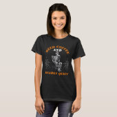 Grappig en eng skelet met koffie voor Halloween T-shirt (Voorkant volledig)