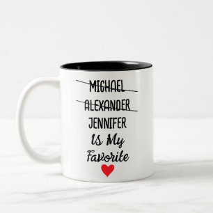 Grappig favoriet kind met gepersonaliseerde 3 name tweekleurige koffiemok