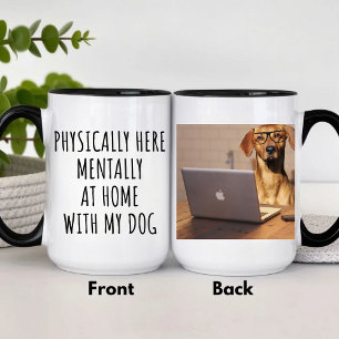 Grappig fysiek hier, mentaal thuis met mijn hond mok