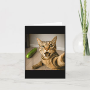 Grappig geschokte kat selfie met komkommer meme on kaart