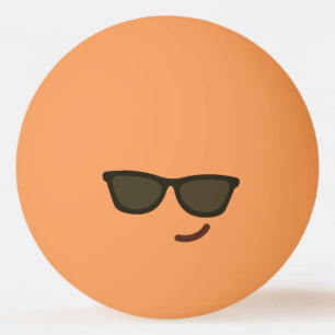 Grappig gezicht. Emoji. Emoticon. Mr Cool. Pingpongballen