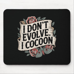 Grappig Gotisch citaat Ik evolueer niet in Cocoon Muismat