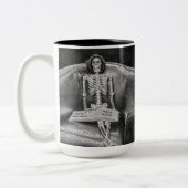 Grappig gotisch zwart-wit skelet tweekleurige koffiemok (Links)