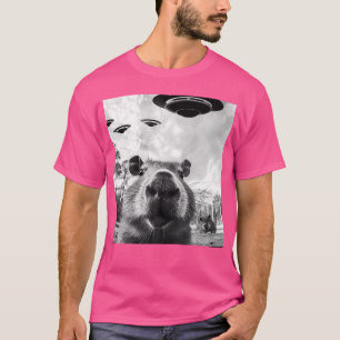 Grappig Graphic T-shirt Capybara Selfie met UFO's