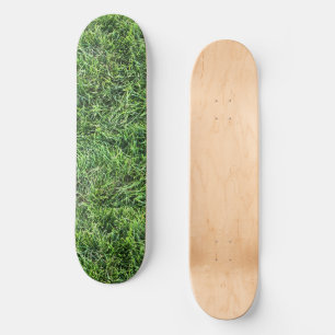 Grappig groen gras textuur patroon echte foto cool skateboard