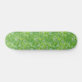 Grappig groene kikkers in een rommelig patroon skateboard (Horizontaal)