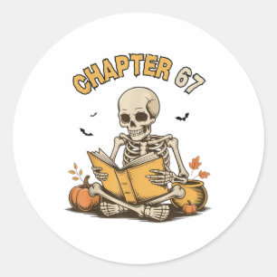 Grappig Halloween-skelet leest boek 67 memes _1 Ronde Sticker