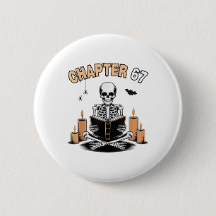 Grappig Halloween Skelet Leest Boek 67 Memes _2 Ronde Button 5,7 Cm