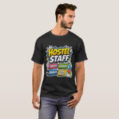Grappig Hostel Personeel T-Shirt (Voorkant volledig)