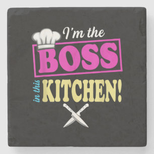 Grappig in de baas in deze keuken T-shirt koken Stenen Onderzetter
