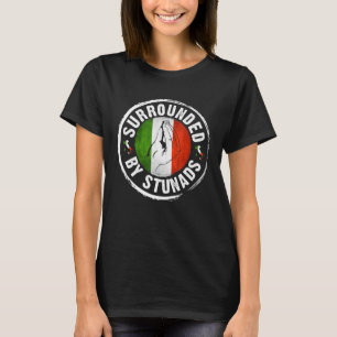 Grappig Italiaans handgebaar omringd door Stunads  T-shirt