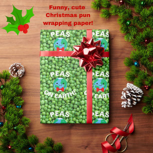 Grappig kerstfeest "Peas on Earth" Punny Cute Cadeaupapier