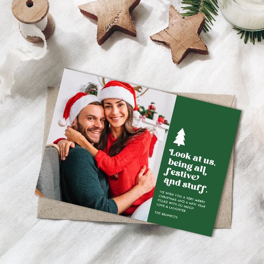 Grappig kijk ons feestelijke kerstfoto feestdagenkaart