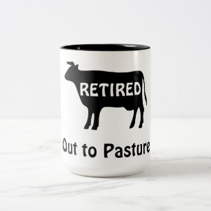 Grappig koe thema pensioen humor uit de wei tweekleurige koffiemok