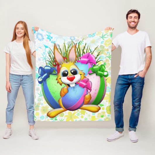 Grappig konijn dat een paasei bijt fleece deken (In situ)
