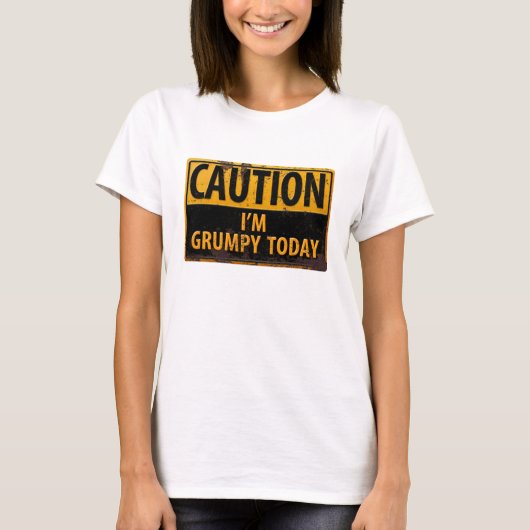 Grappig, "LET OP, ik ben chagrijnig vandaag" T-shi T-shirt (Voorkant)