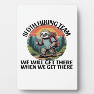 Grappig luiaard Wandelteam we zijn er wanneer we e Fotoplaat