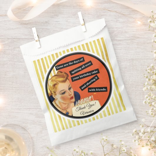 Grappig  meisje dat kaarsen uitblaast bedankzakje (Geknipt)