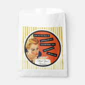 Grappig meisje dat kaarsen uitblaast bedankzakje (Voorkant)