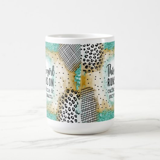 Grappig meisje loopt op cafeïne sarcasme Mok cadea (Center)