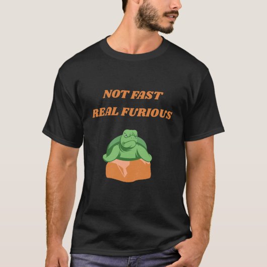 GRAPPIG NIET SNEL ECHT FURIOUS TURTLE T-SHIRT (Voorkant)