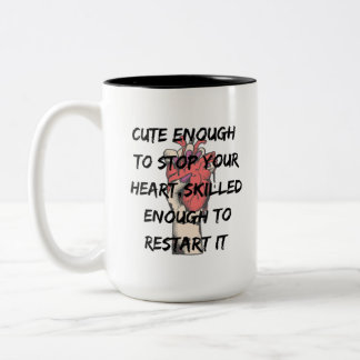 Grappig ontwerp met verpleegkundige quote tweekleurige koffiemok
