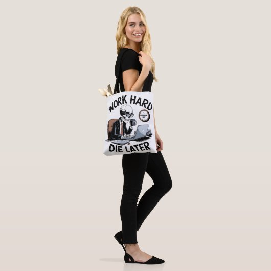 Grappig overwerkt skeletontwerp draagtas (Op model)