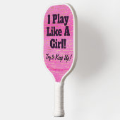Grappig roze en zwart spelen als een meisje pickleball paddle (Links)