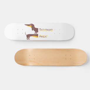 Grappig schattig teckel voor lange hond ouder skateboard