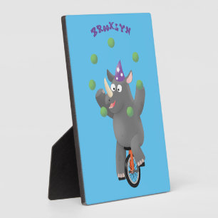 Grappig schattige neushoorns over eenwieler fotoplaat