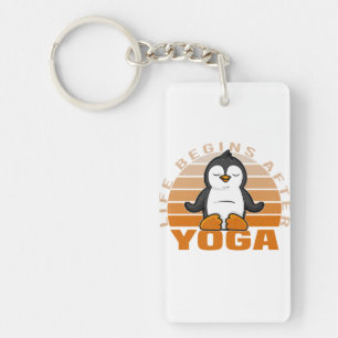 Grappig schattige pinguïn die yoga doet. sleutelhanger