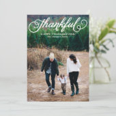 Grappig script Gelukkig Thanksgiving Foto Feestdagenkaart (Staand voorkant)