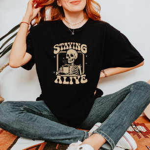 Grappig skelet dat koffie Drink en in leven blijft T-shirt