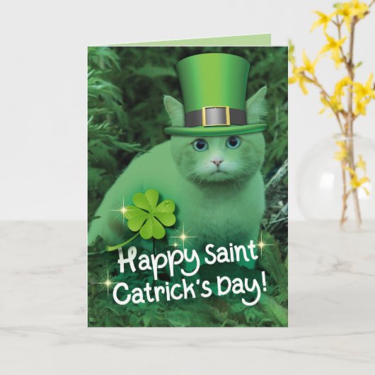 Grappig St. Patrick's Day Green Cat with Pet Kaart (Gele Bloem)