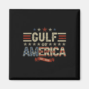 Grappig Trump Shirt Golf van Amerika EST 2025 ( 2 Magneet