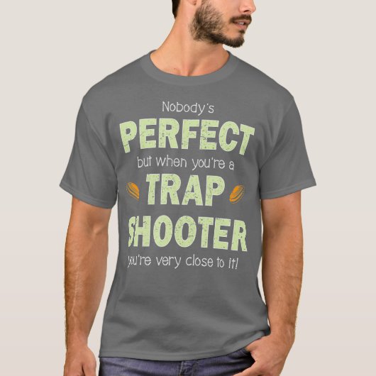Grappig valschieten om perfecte valschutter klei t-shirt (Voorkant)