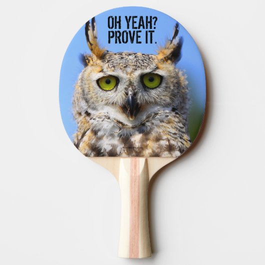 Grappig verraste mooie, mooie, gehoornde oep tafeltennisbatje (Achterkant)