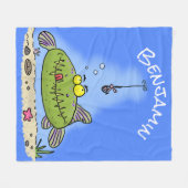 Grappig vethongerige groene visvisserij-cartoon fleece deken (Voorkant (Horizontaal))