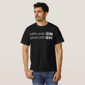 Grappig Vliegtuigstand AAN Sociaal Leven UIT T-shirt (Voorkant volledig)