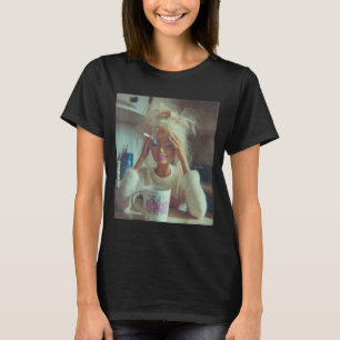 Grappig Walgelijk Poppengezicht Meme Roken Droevig T-shirt