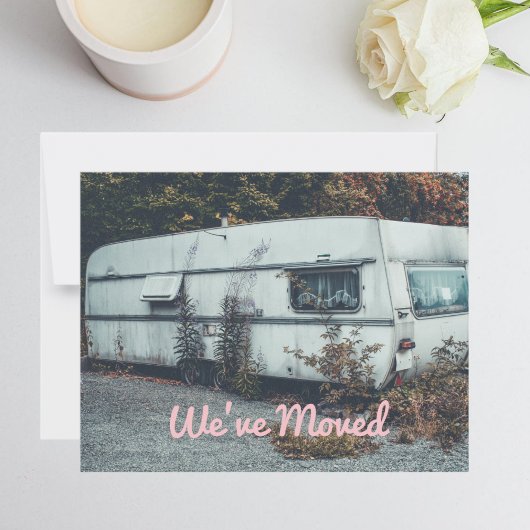 Grappig Wij Zijn Verhuisd Oude Witte Caravan Thuis Aankondiging