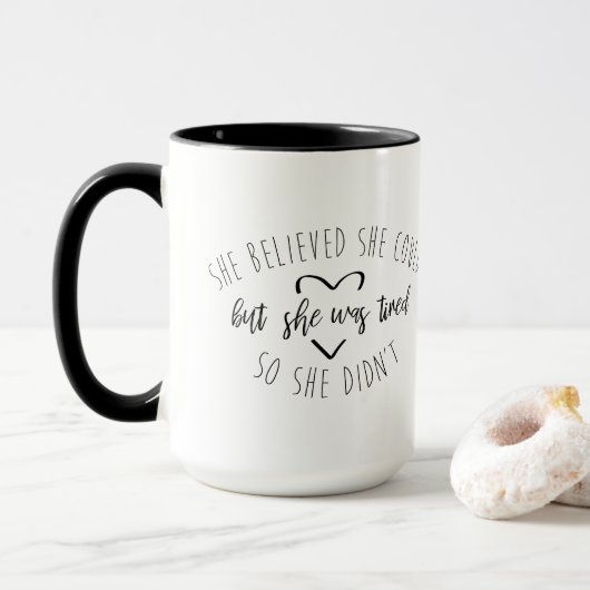 Grappig Ze Geloofde Dat Ze Moe Was Mok (Met donut)