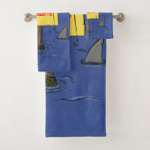 Grappig zee vogel omringd door cartoon van haaien bad handdoek (Insitu)